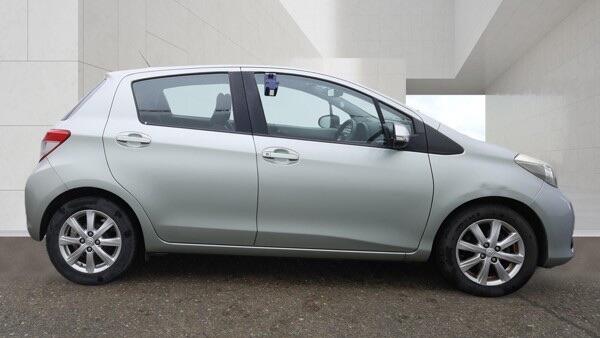 Toyota Yaris view 5