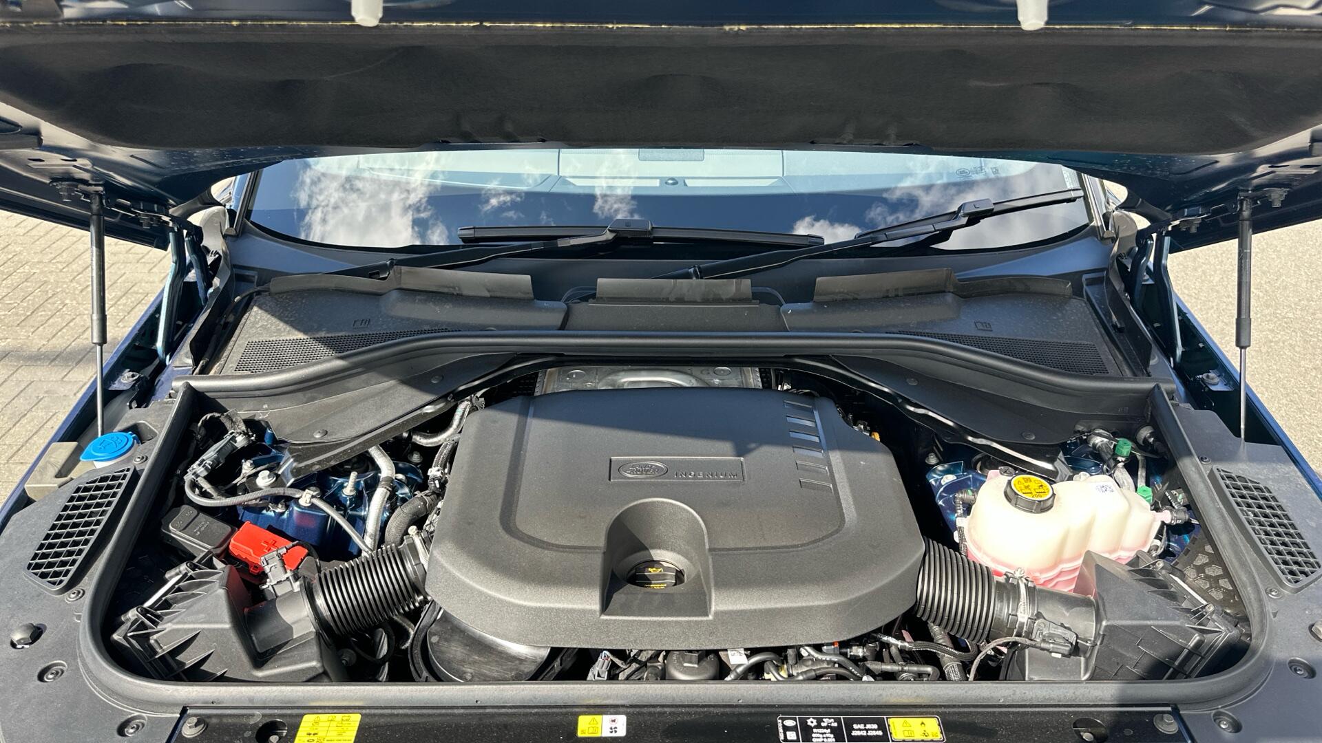 Land Rover Range Rover Sport view 16