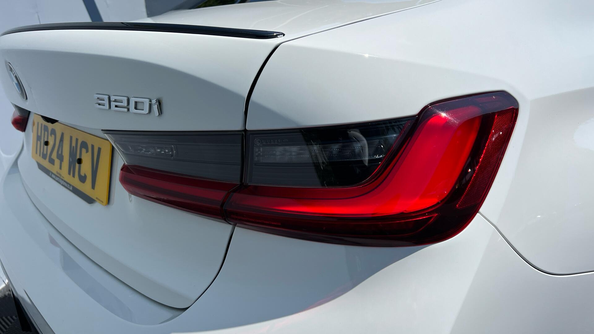 BMW 3 Series view 22