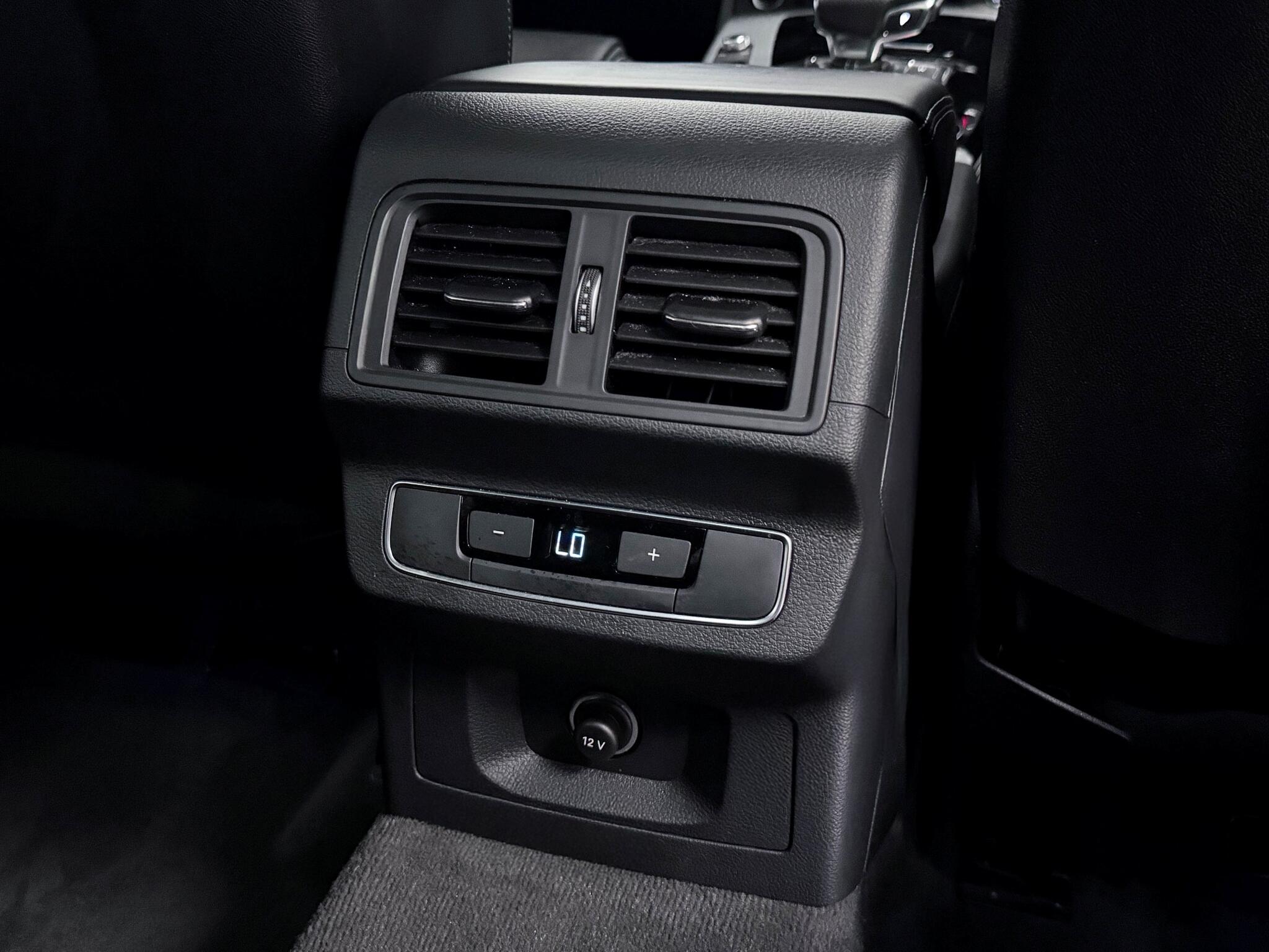 Audi Q5 view 14