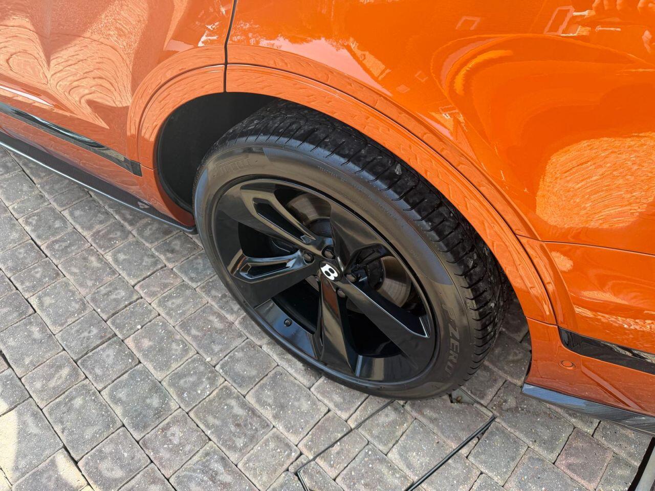 Bentley Bentayga view 28