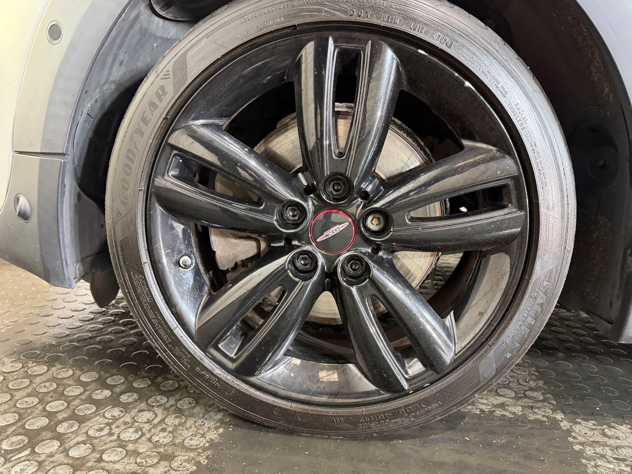 Mini Hatch view 34