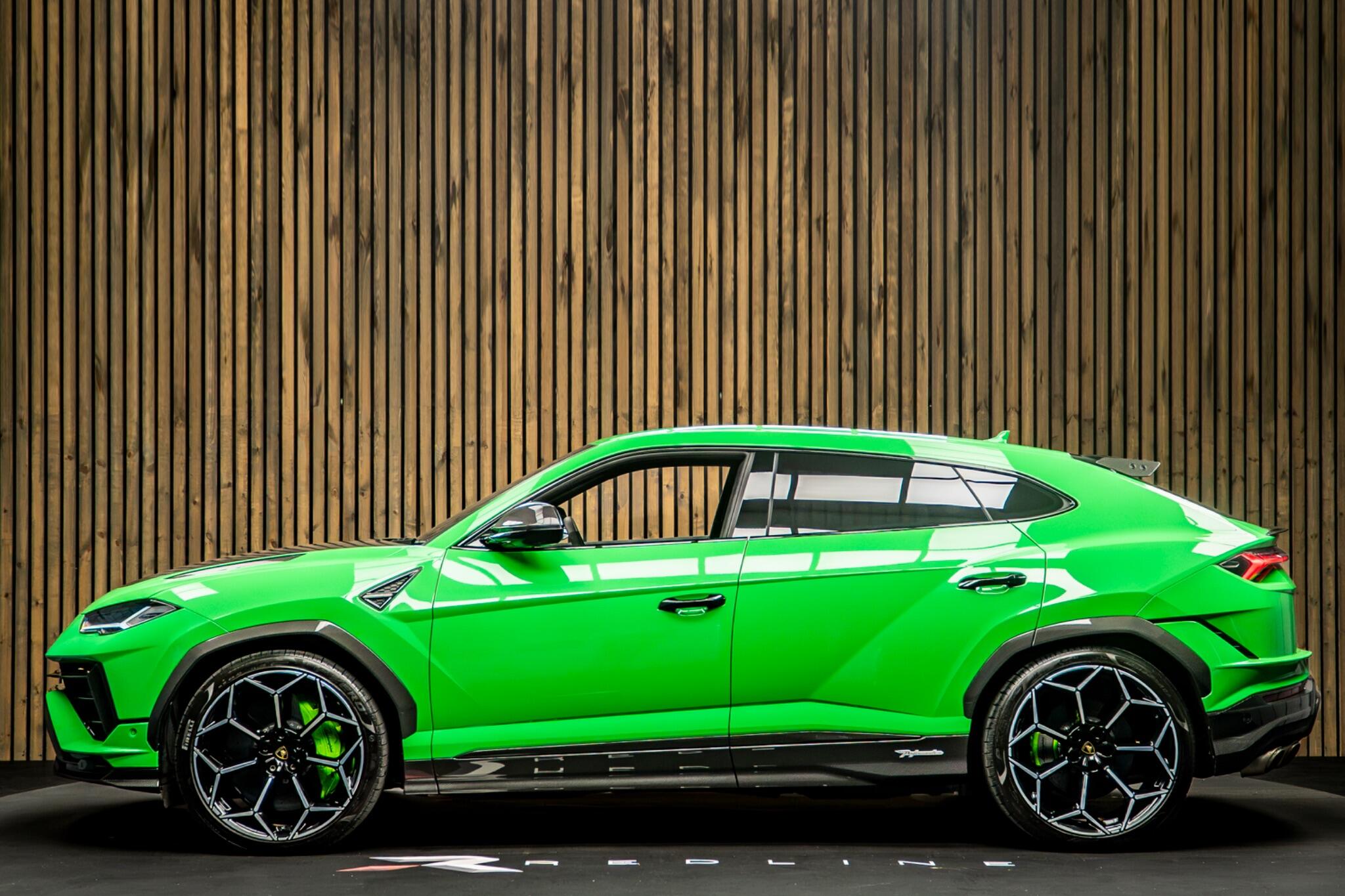 Lamborghini Urus view 7