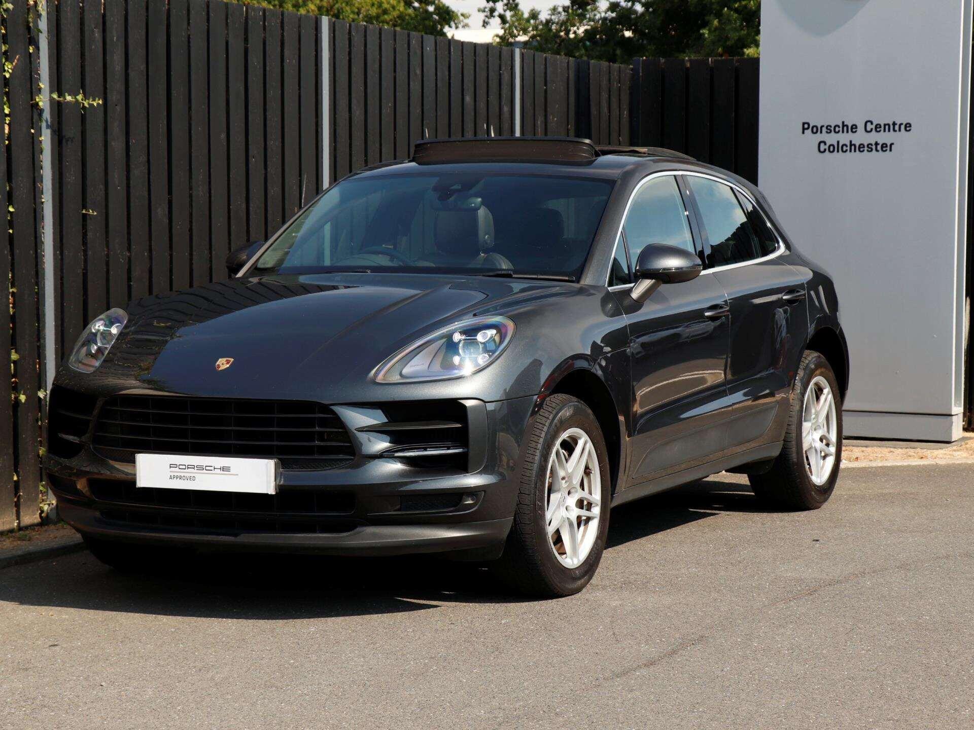 Porsche Macan view 35
