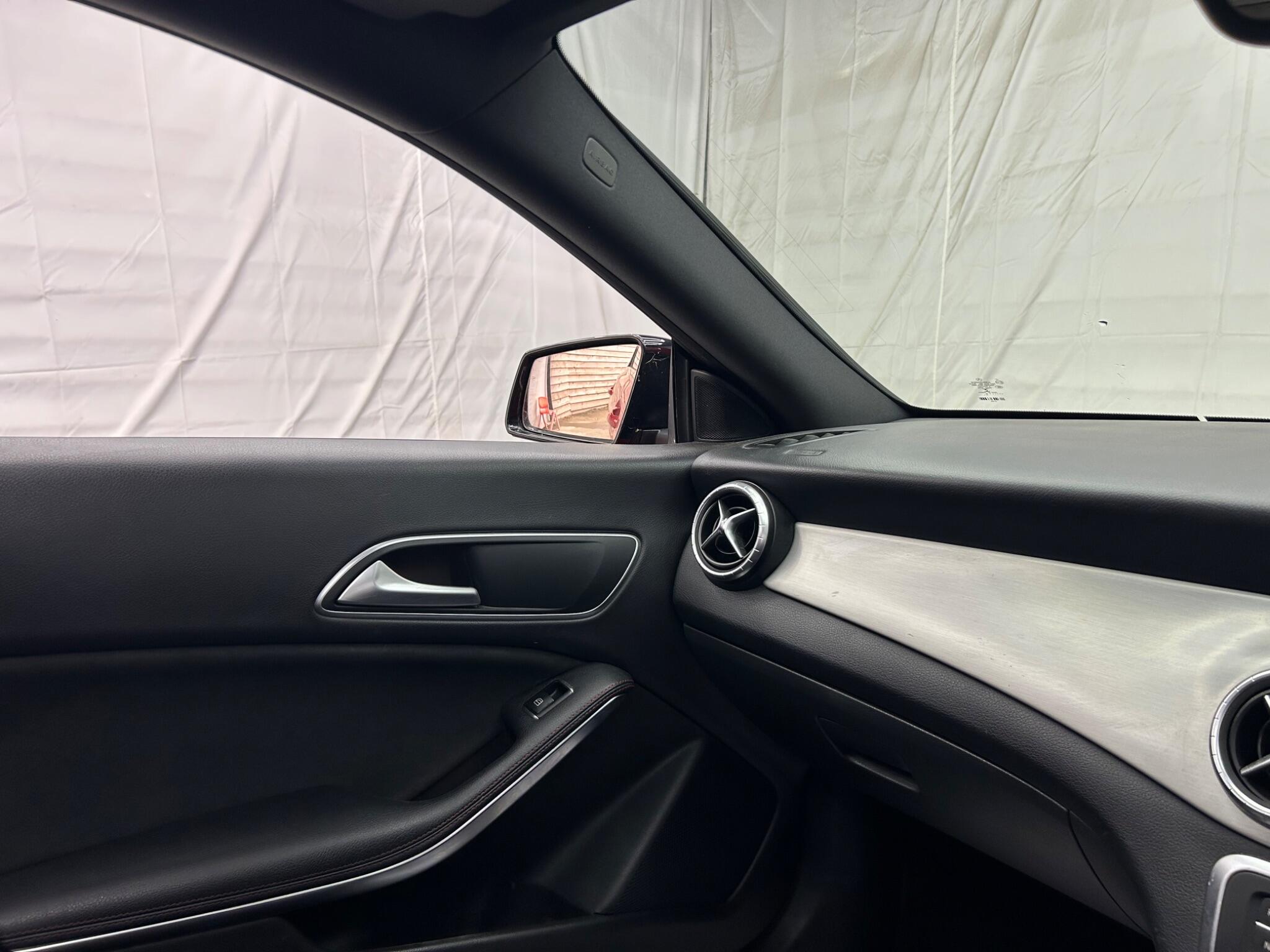 Mercedes-Benz Cla view 10