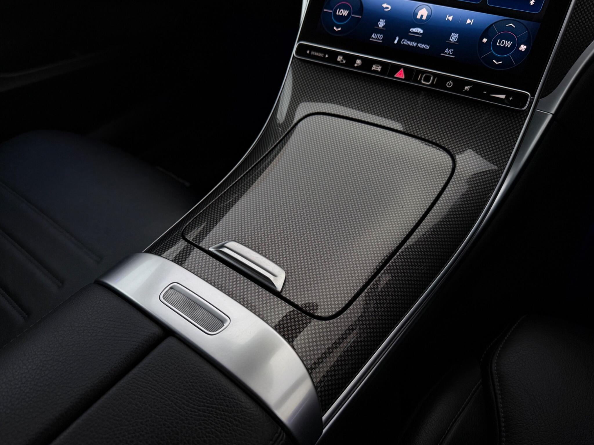 Mercedes-Benz C-Class view 32
