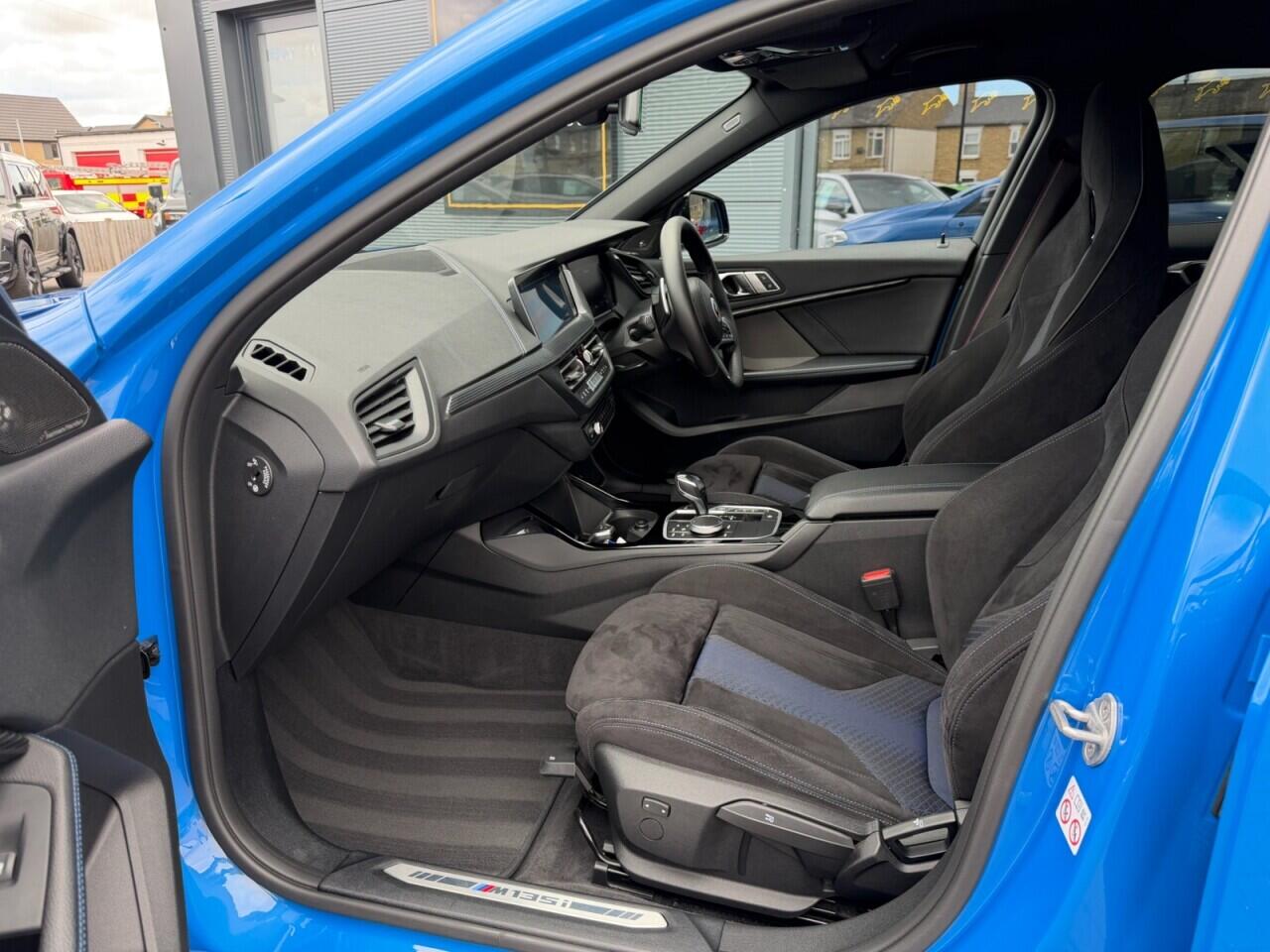 BMW 1 Series view 17
