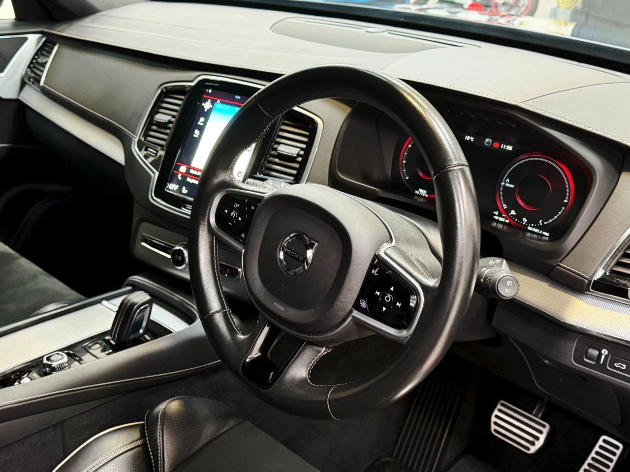 Volvo XC90 view 10