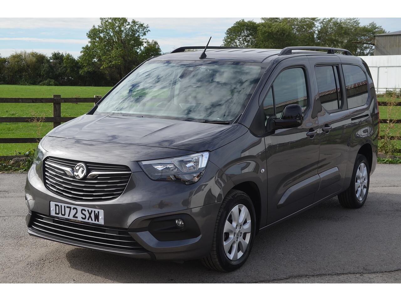 Vauxhall Combo Life view 5