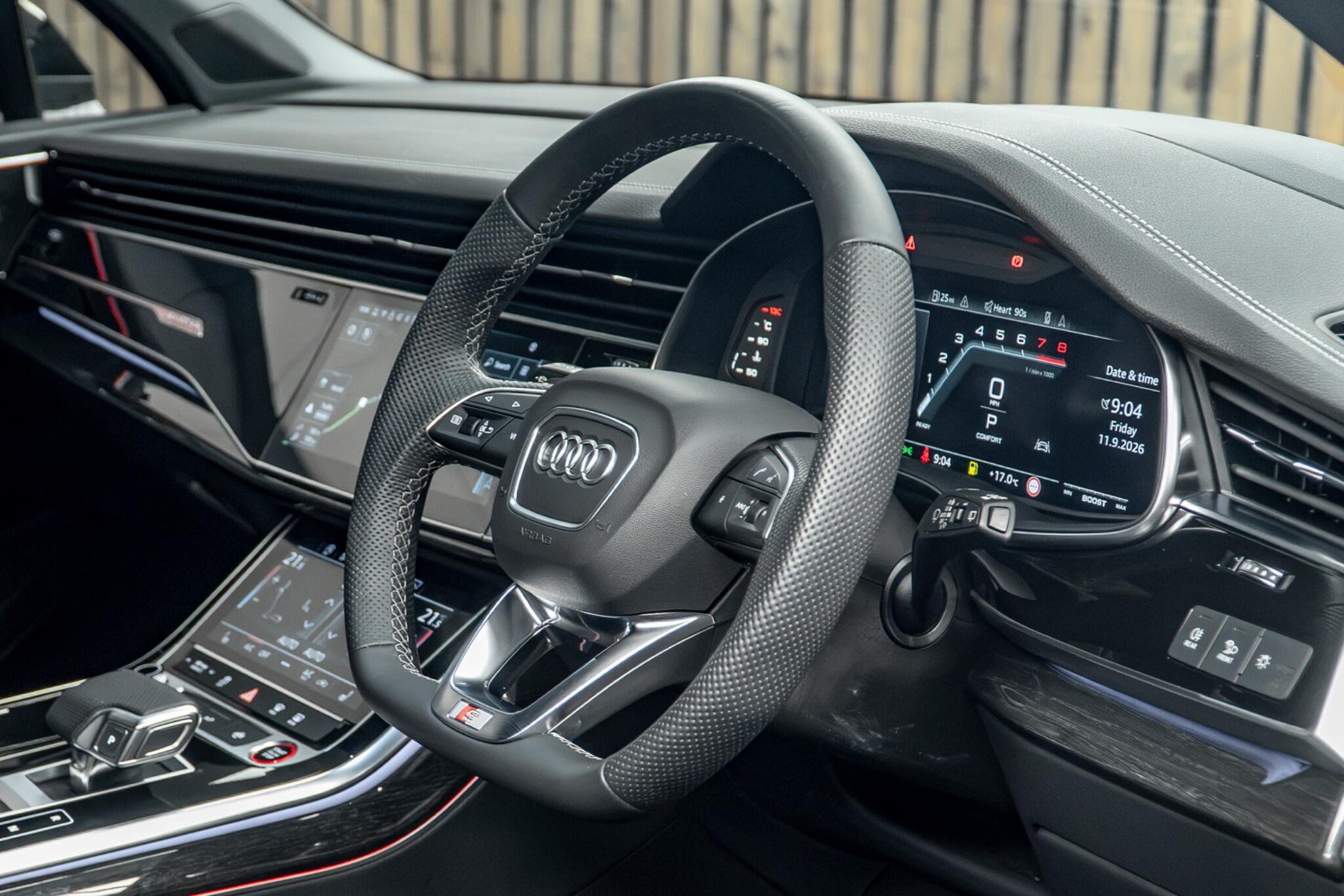 Audi SQ7 view 29