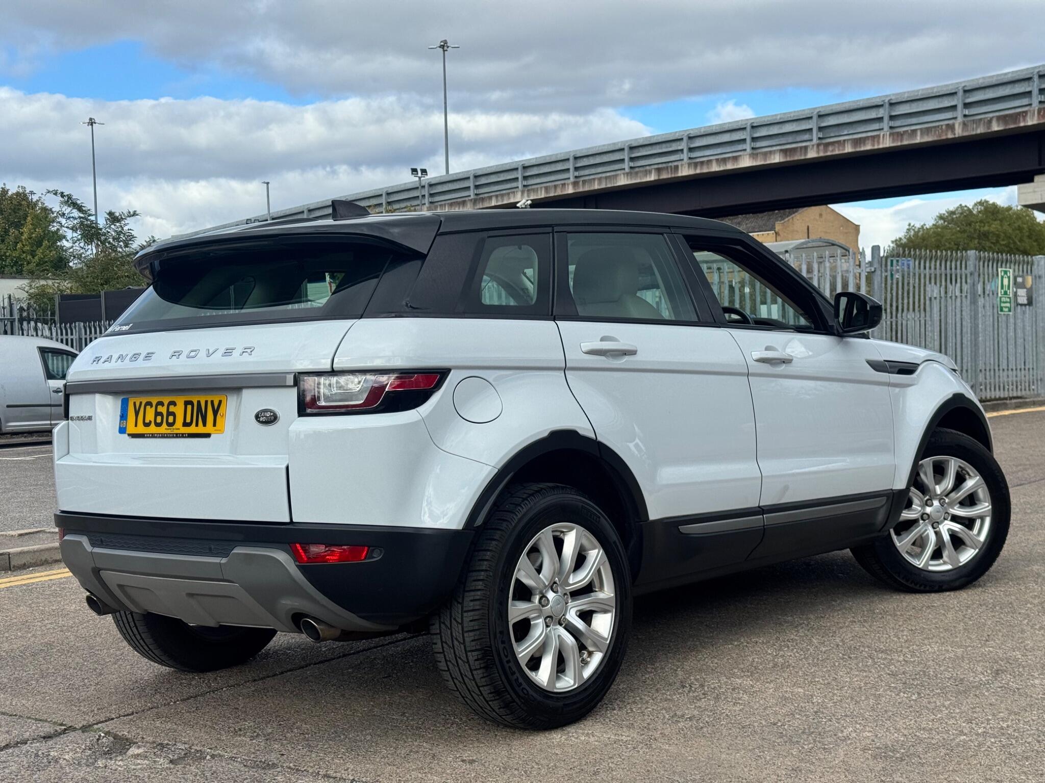 Land Rover Range Rover Evoque view 18