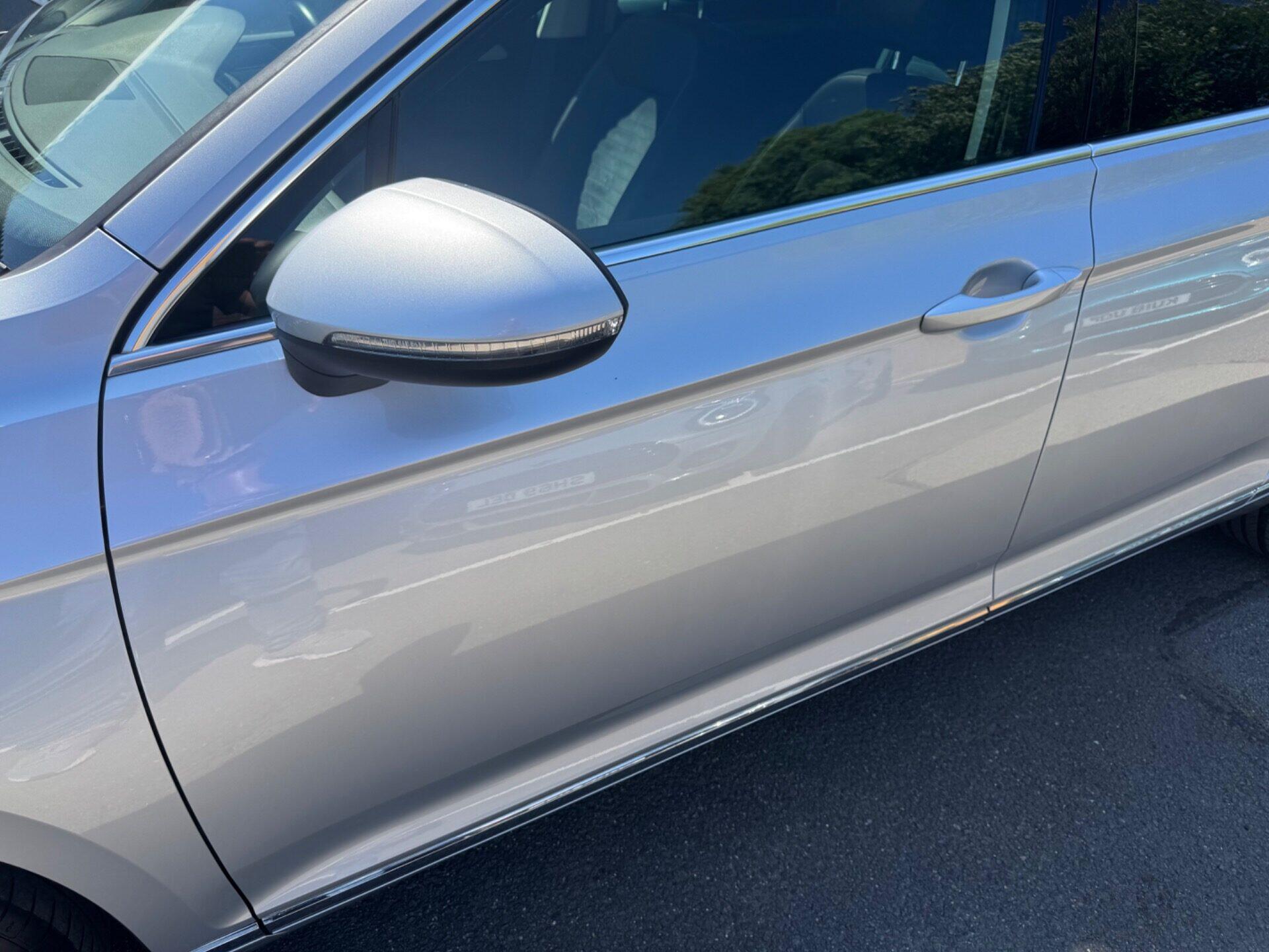 Volkswagen Passat view 14