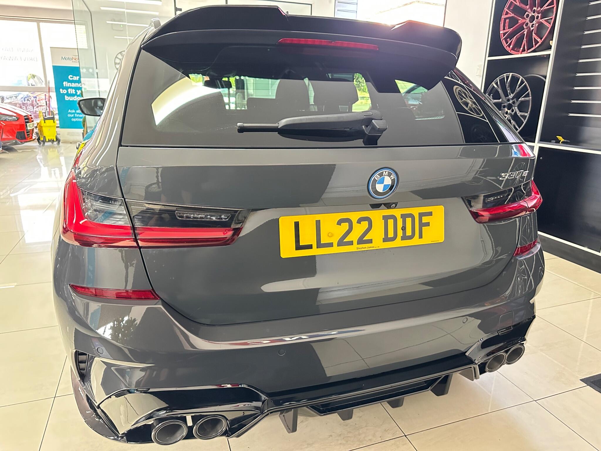 BMW 3 Series view 14