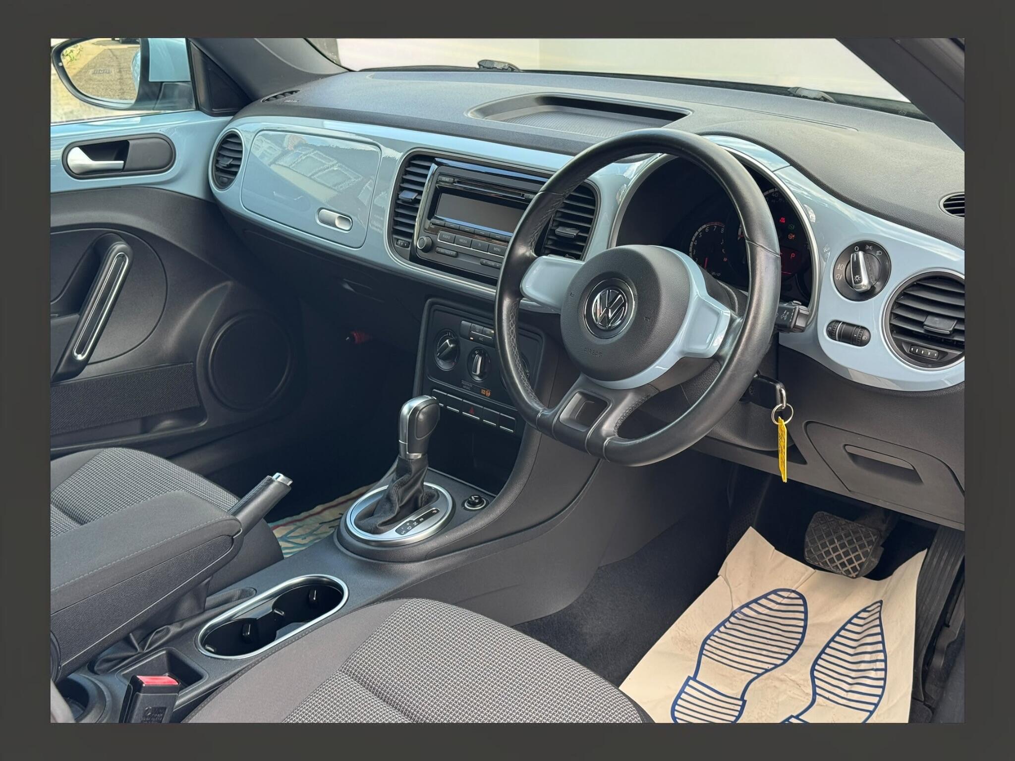 Volkswagen Beetle view 4