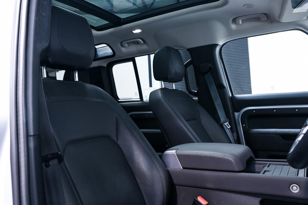 Land Rover Defender view 13