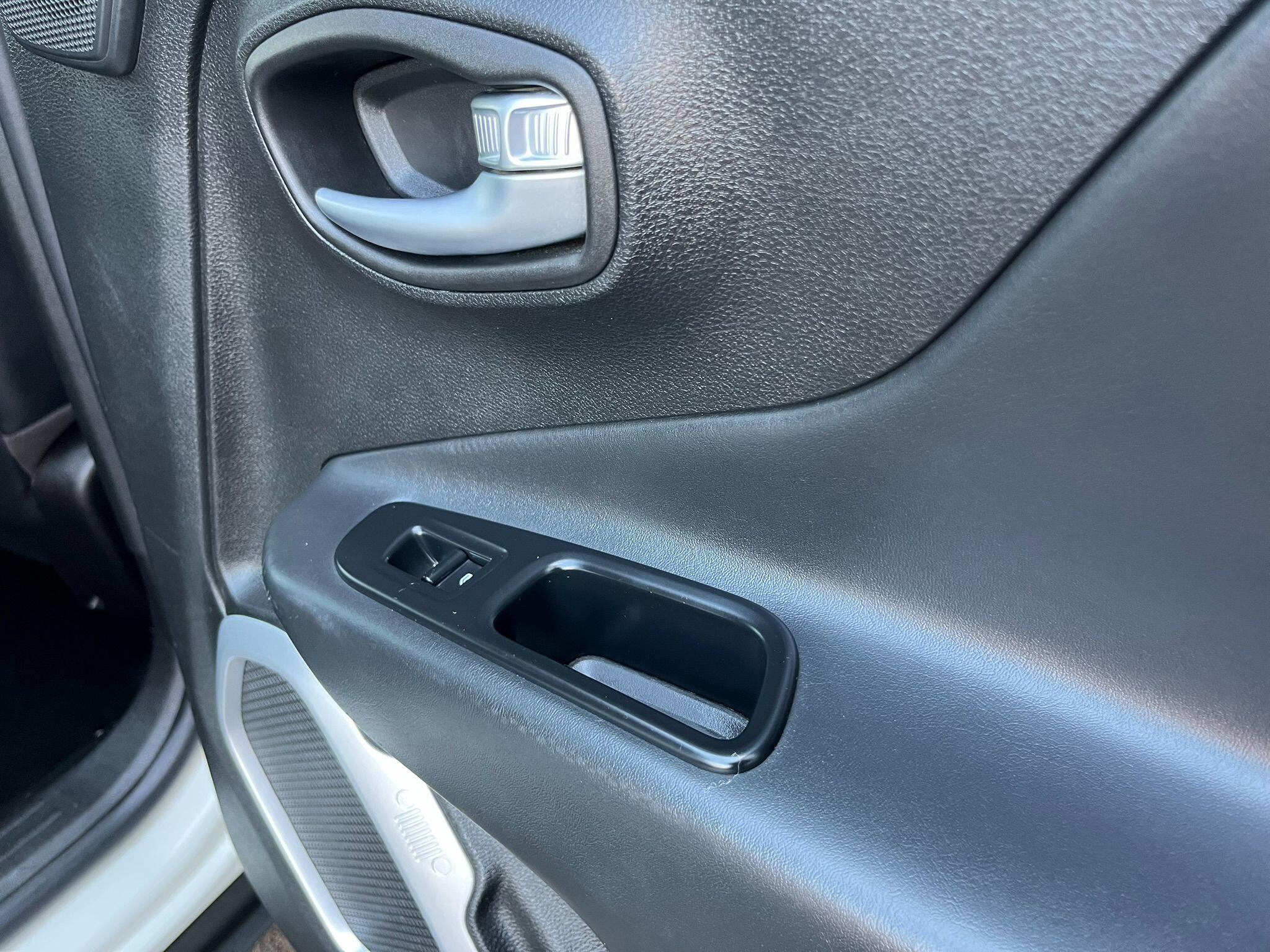 Jeep Renegade view 43