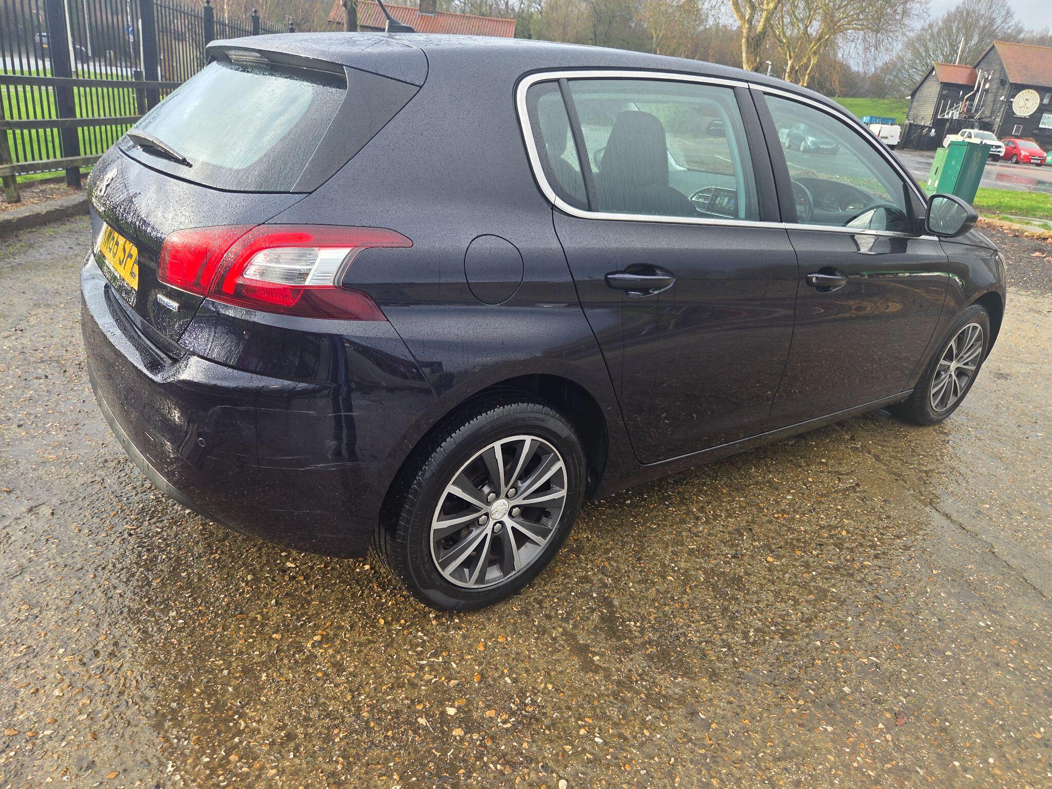 Peugeot 308 view 9