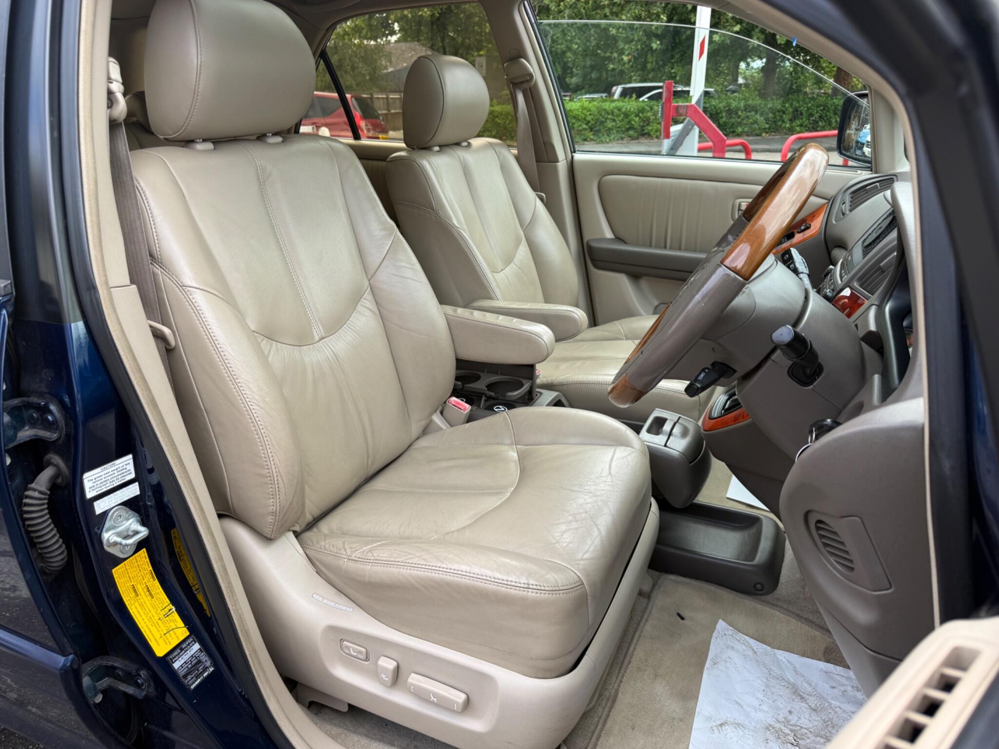 Lexus RX - Image 31