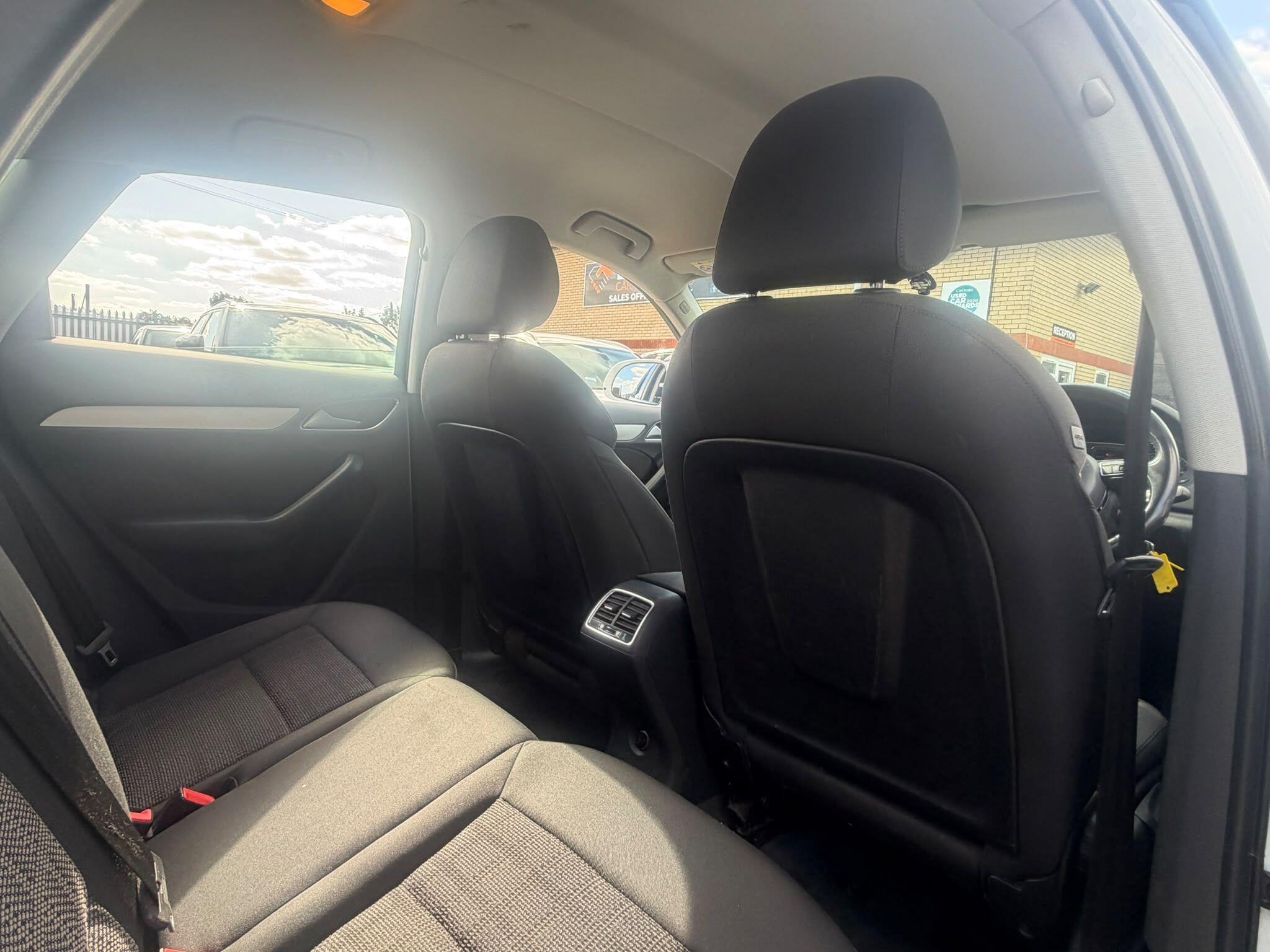 Audi Q3 view 14