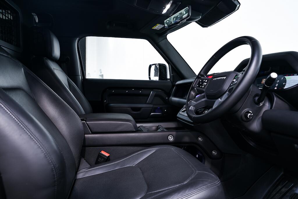 Land Rover Defender view 14