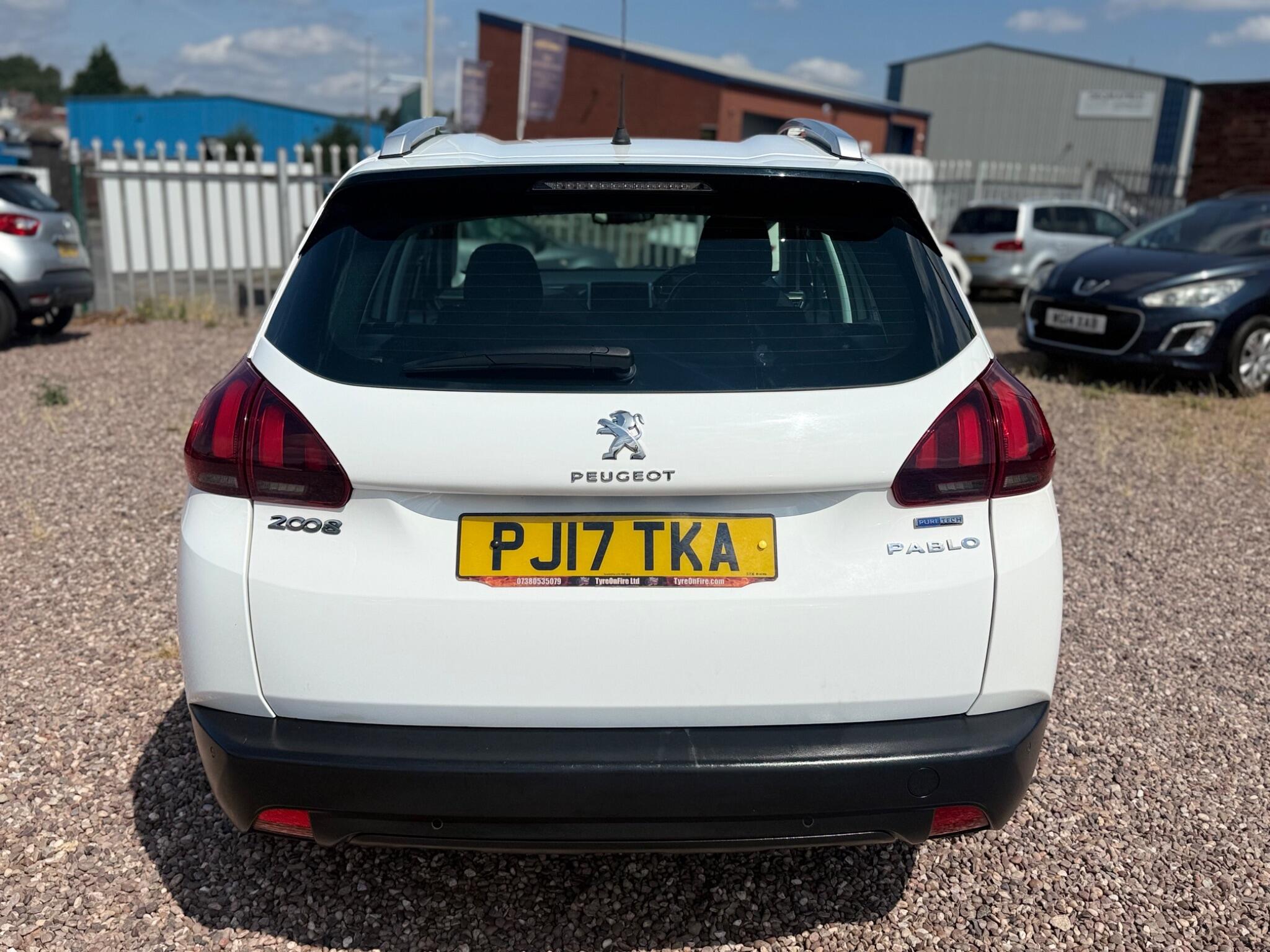 Peugeot 2008 view 12