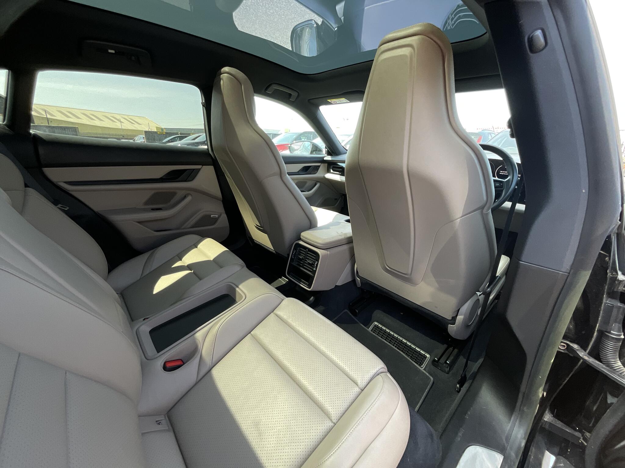 Porsche Taycan view 10