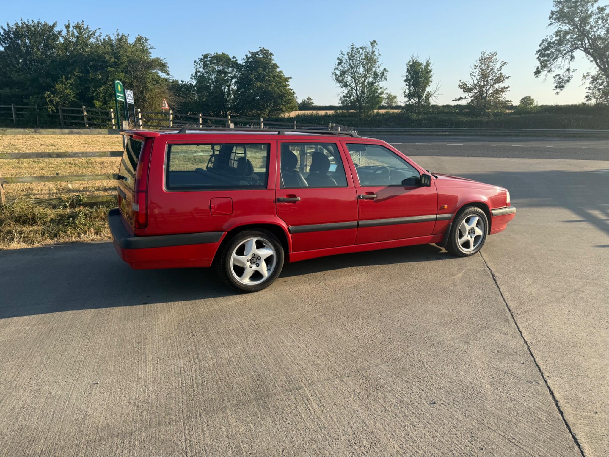 Volvo 850 2.5 20v GLT 5dr — photo 17 of 96