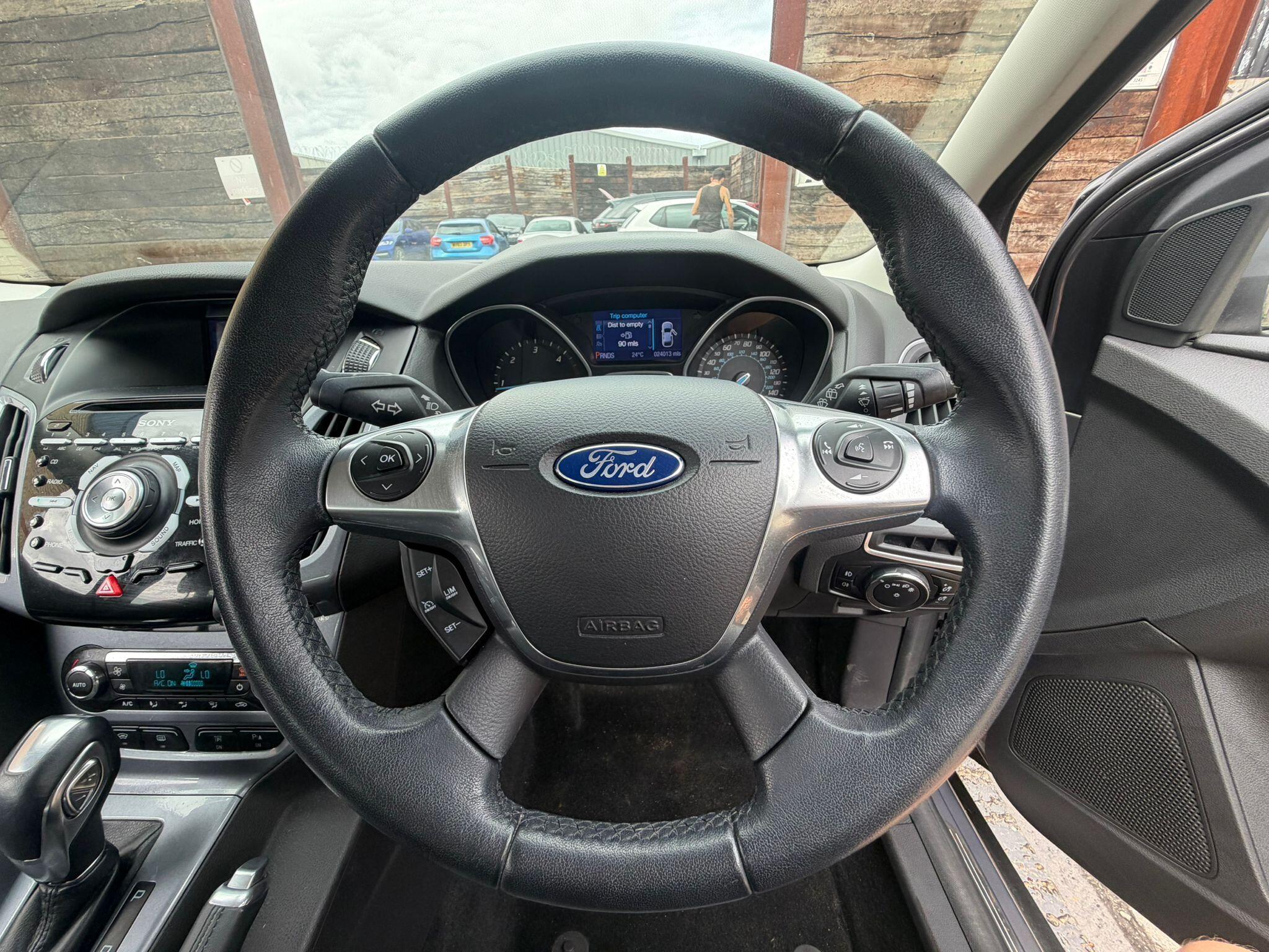 Ford Focus view 29