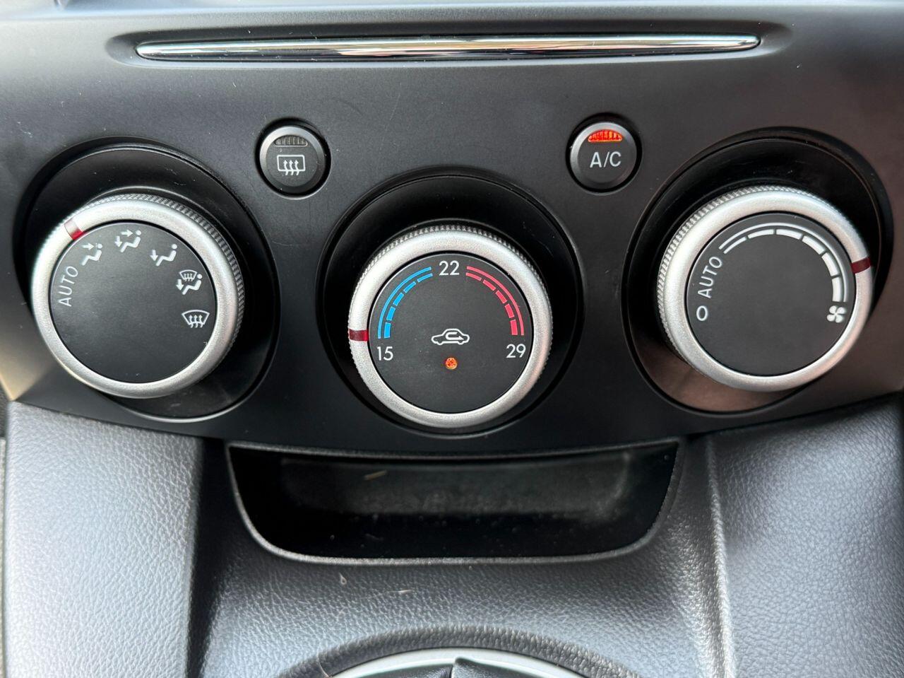 Mazda Mazda2 view 21