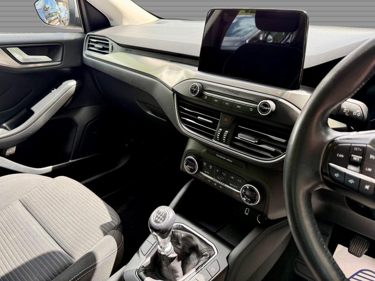 Ford Focus view 15