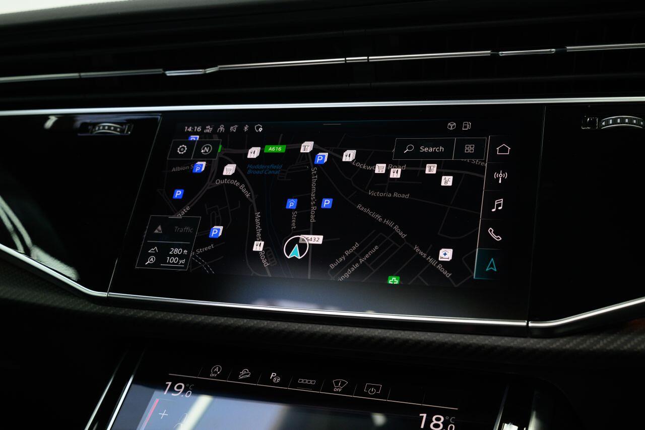 Audi RS Q8 view 52