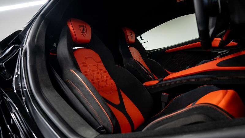 Lamborghini Revuelto view 25