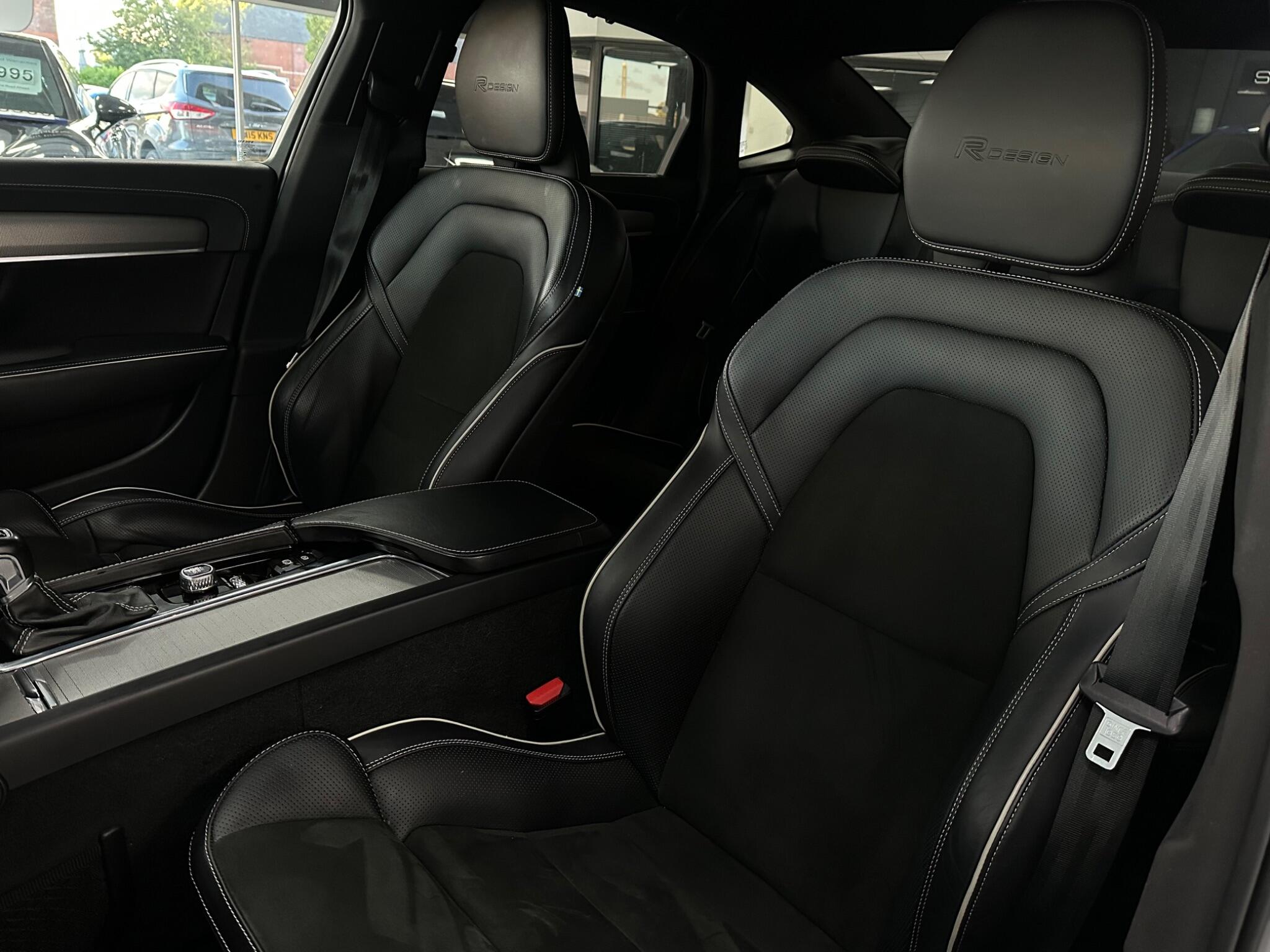 Volvo S90 view 40