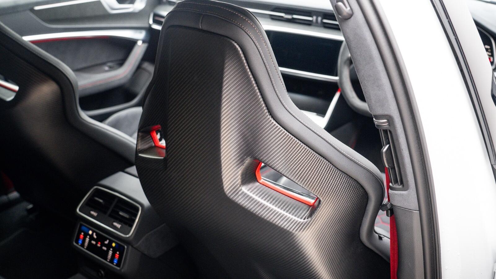 Audi RS6 Avant view 9