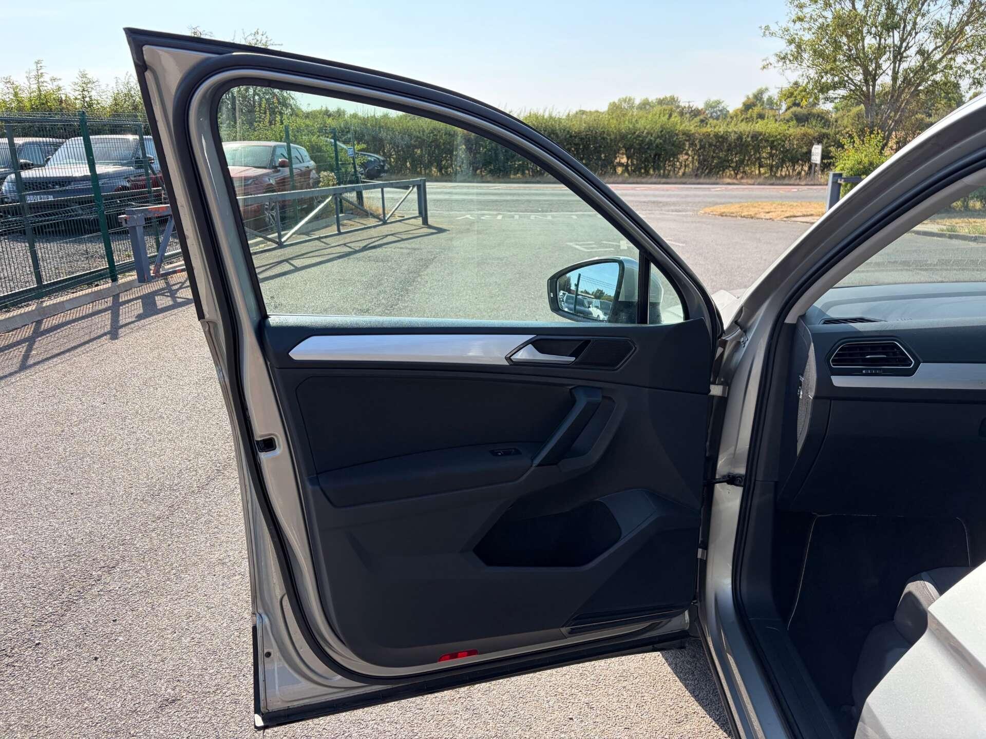 Volkswagen Tiguan view 14