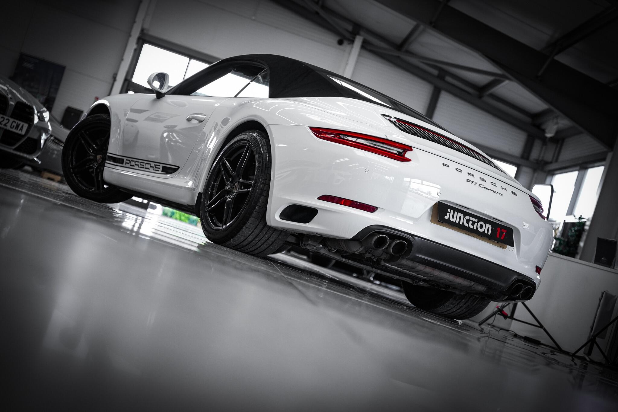 Porsche 911 view 6
