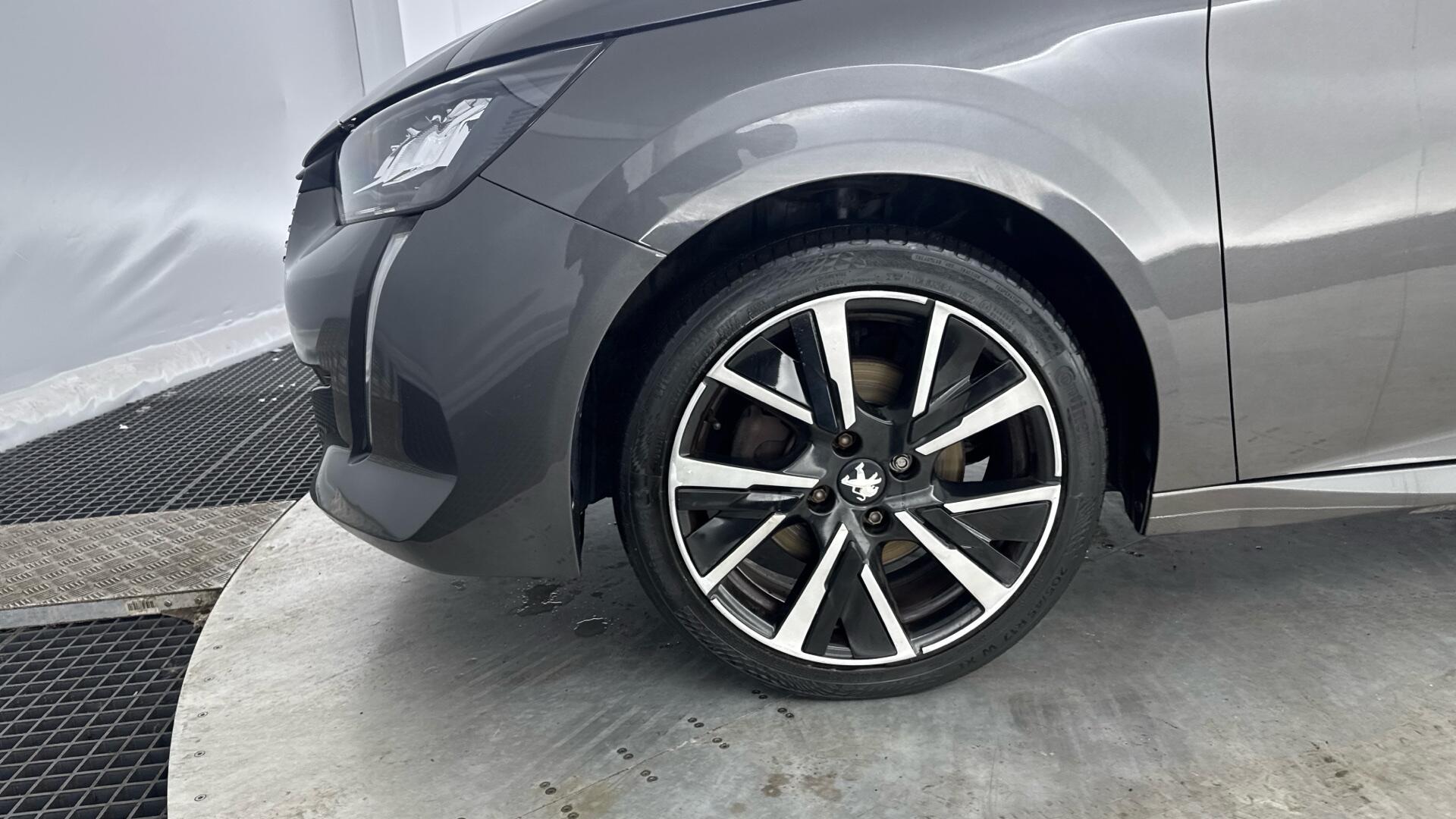 Peugeot 208 view 20
