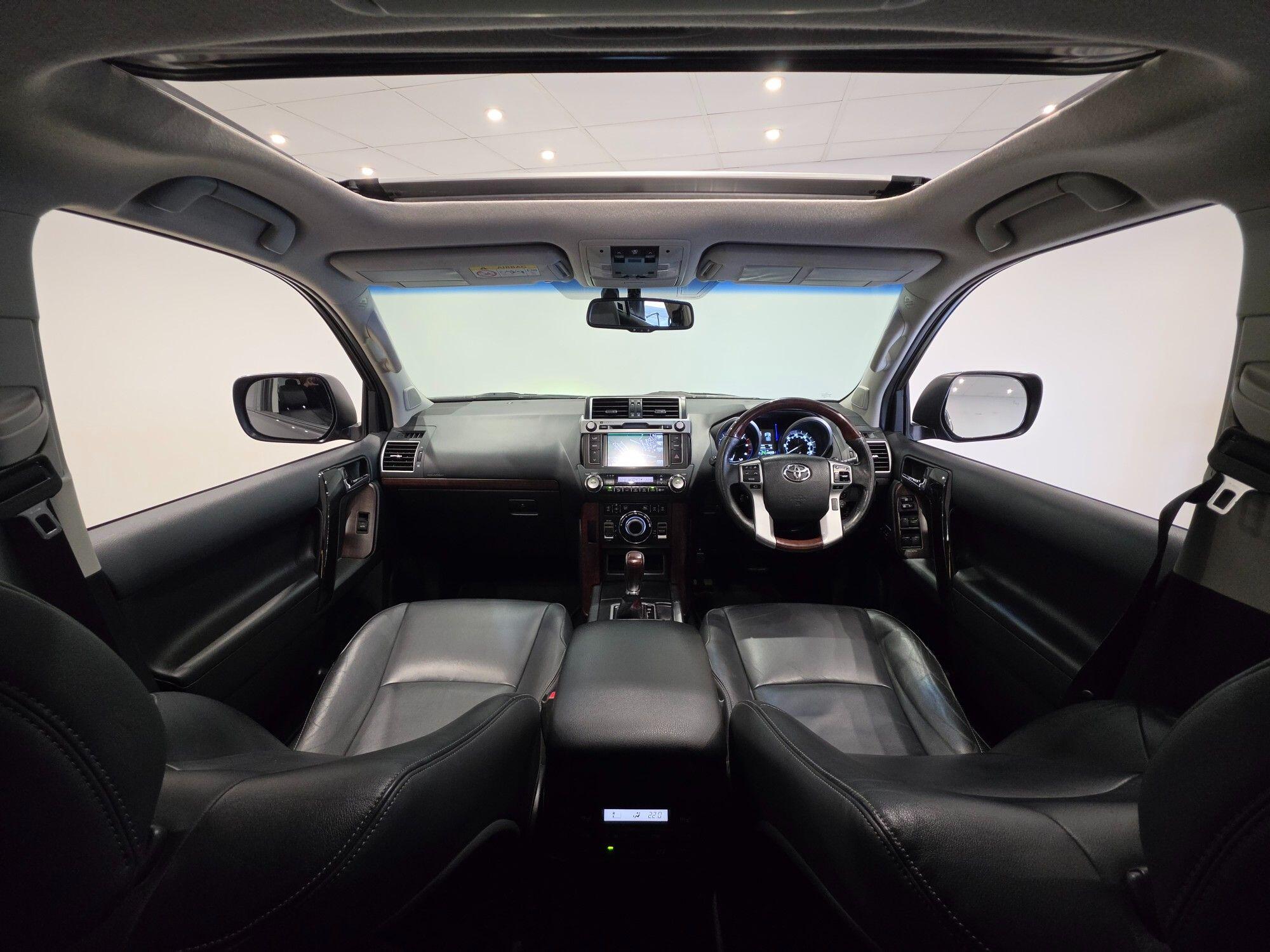 Toyota Land Cruiser view 28