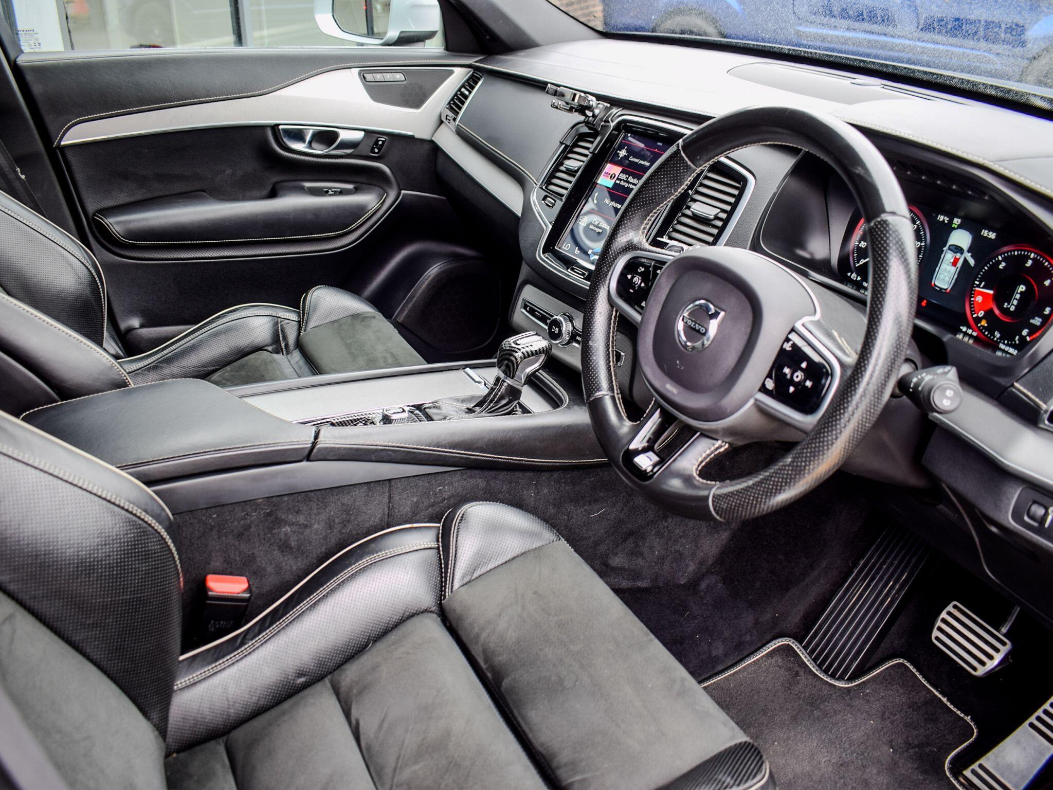 Volvo XC90 view 9