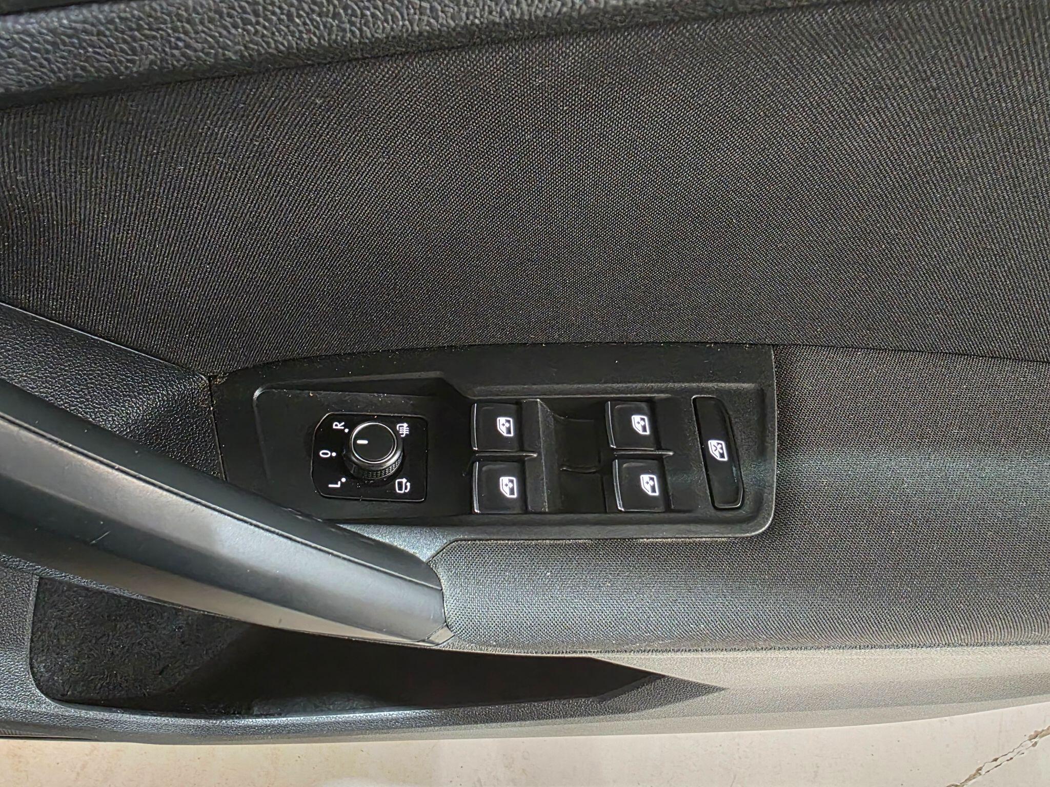 Volkswagen Tiguan view 12