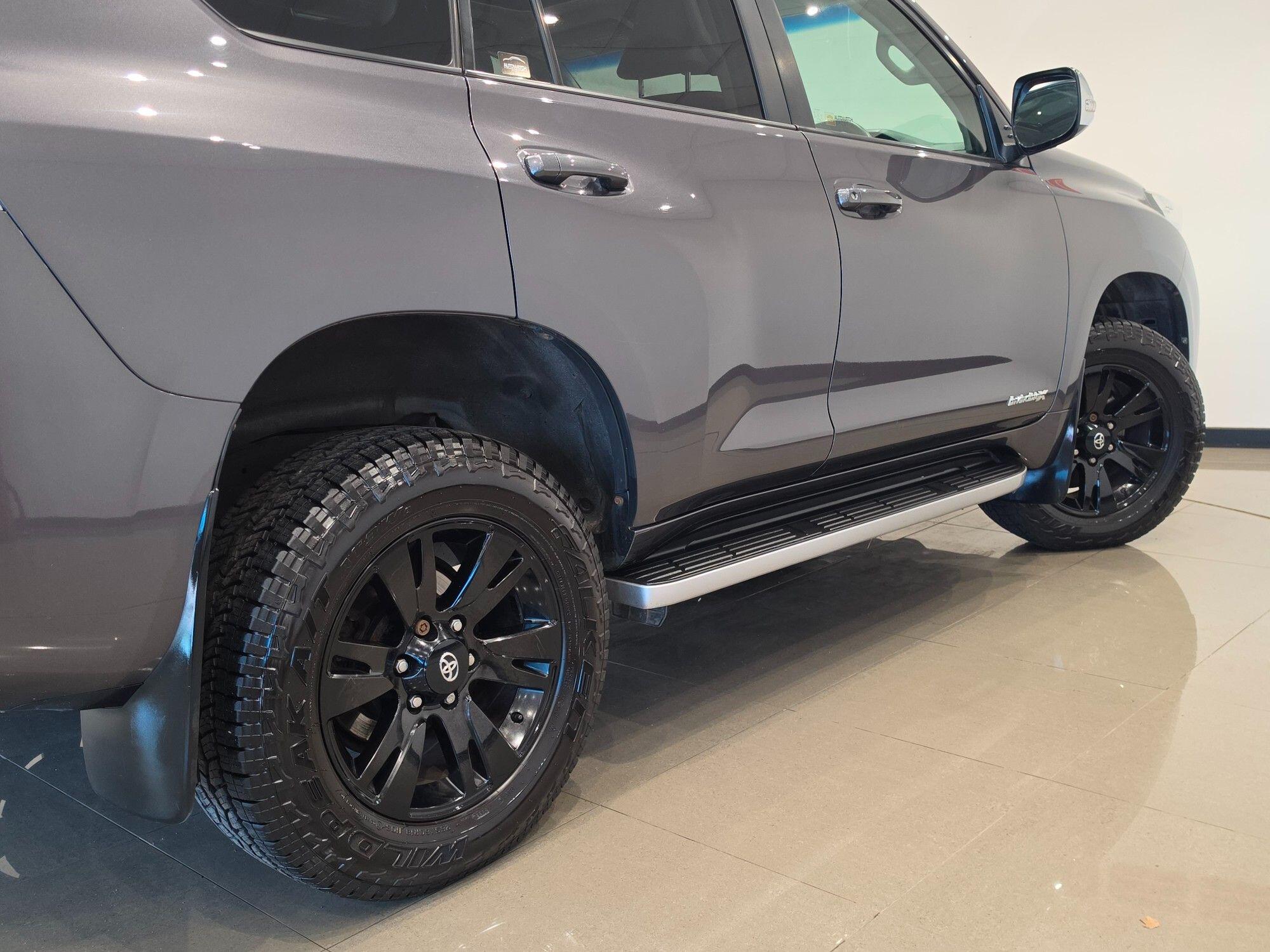 Toyota Land Cruiser view 98