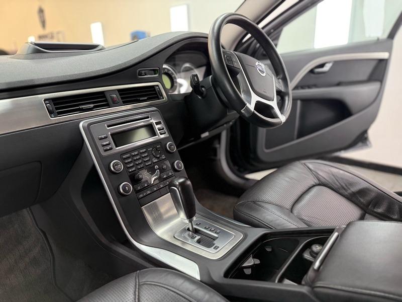 2010 Volvo V70 image 22