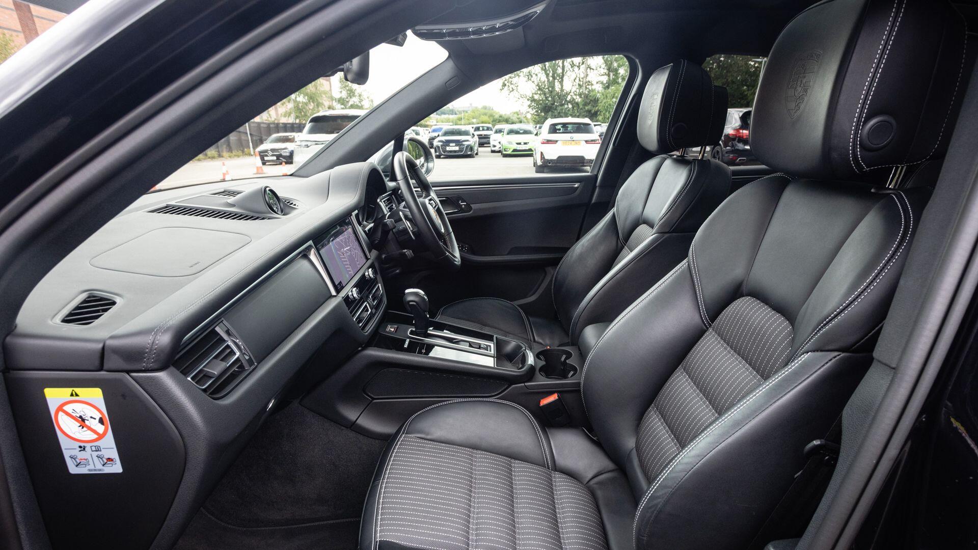 Porsche Macan view 24