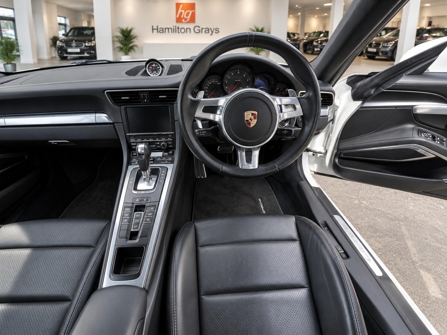 Porsche 911 view 25