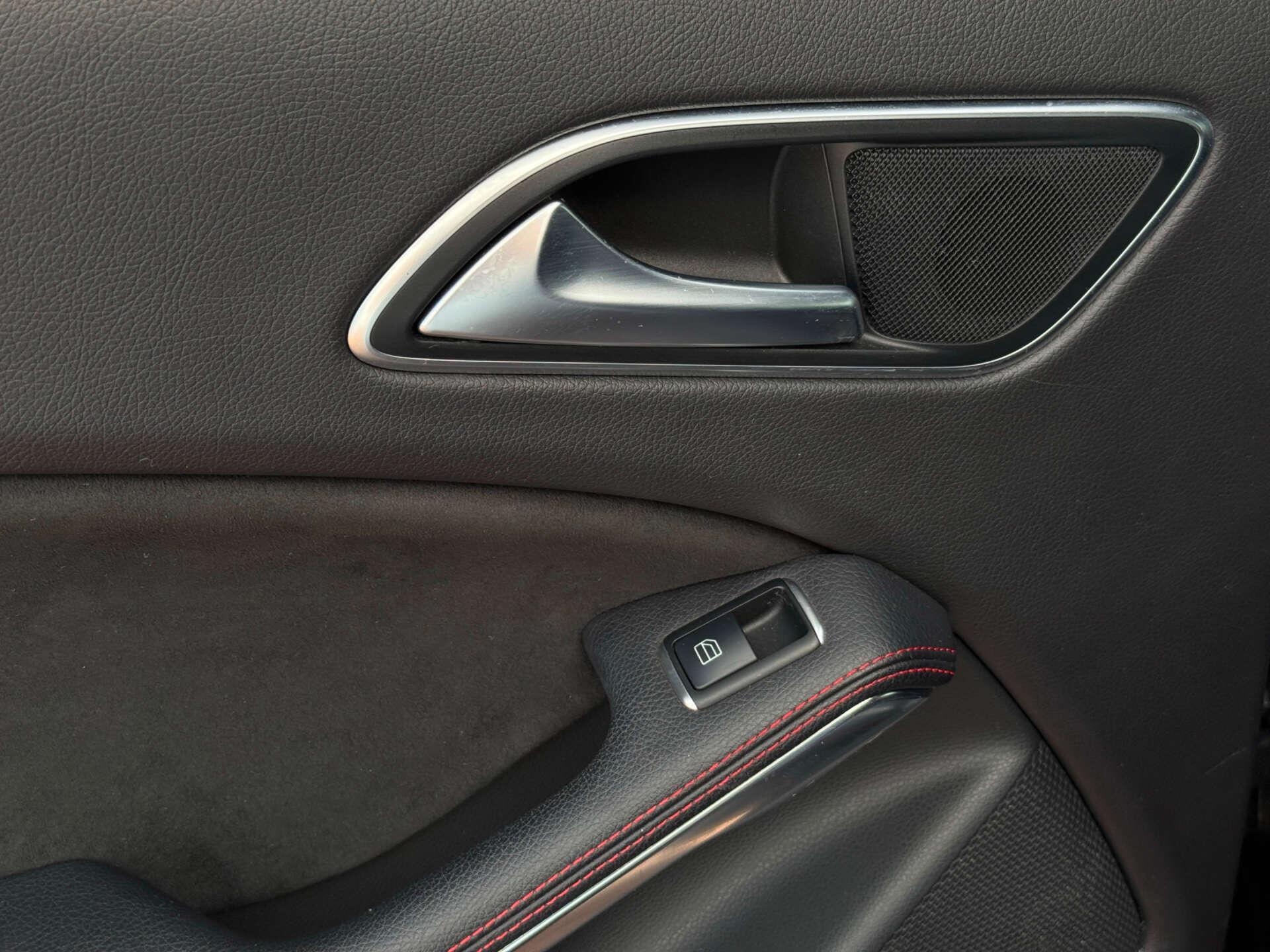 Mercedes-Benz Gla view 40