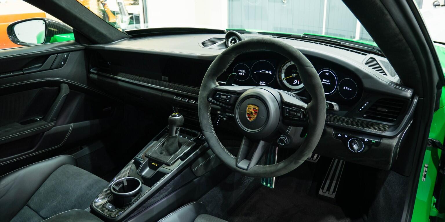 Porsche 911 view 13