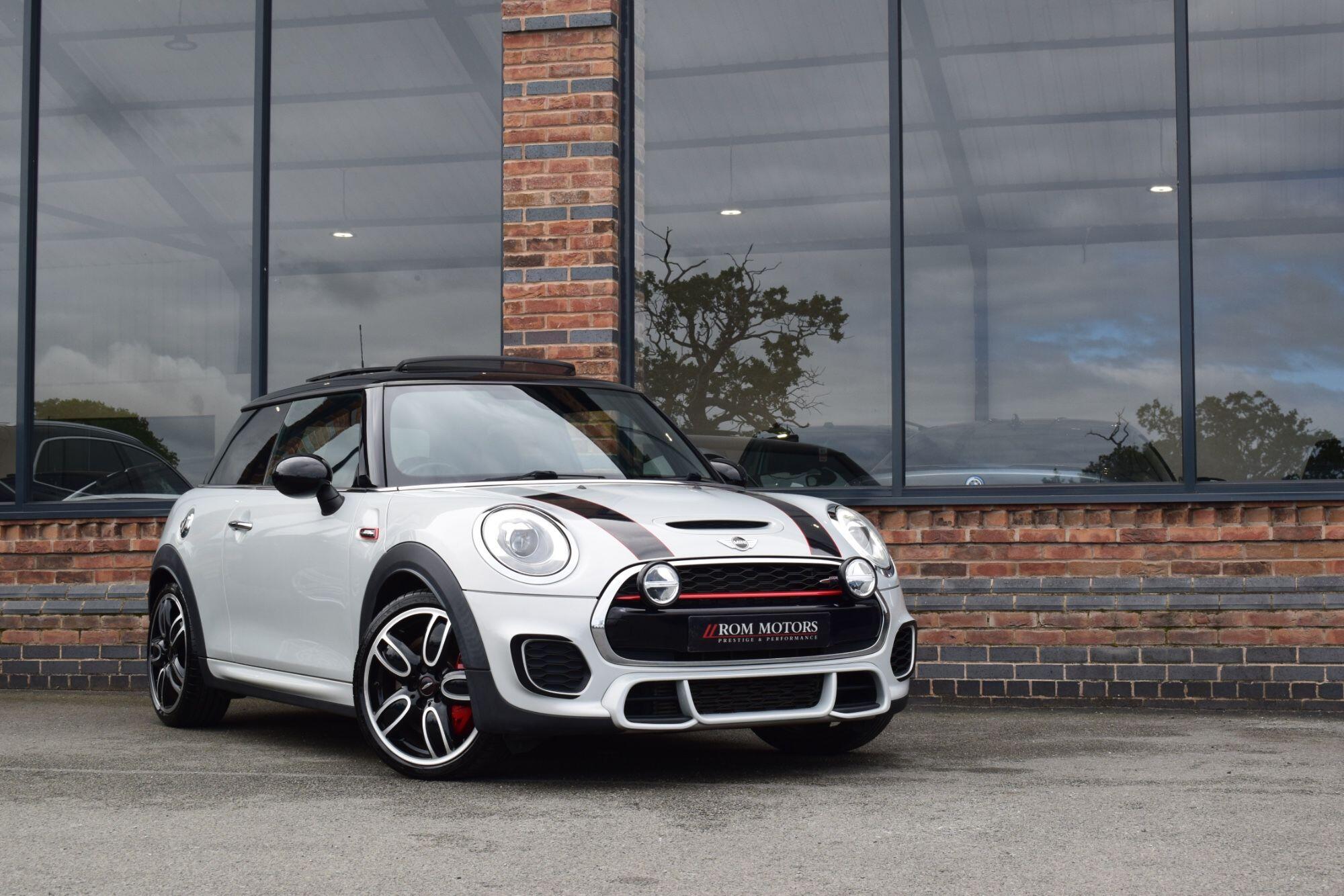 Mini Hatch view 38