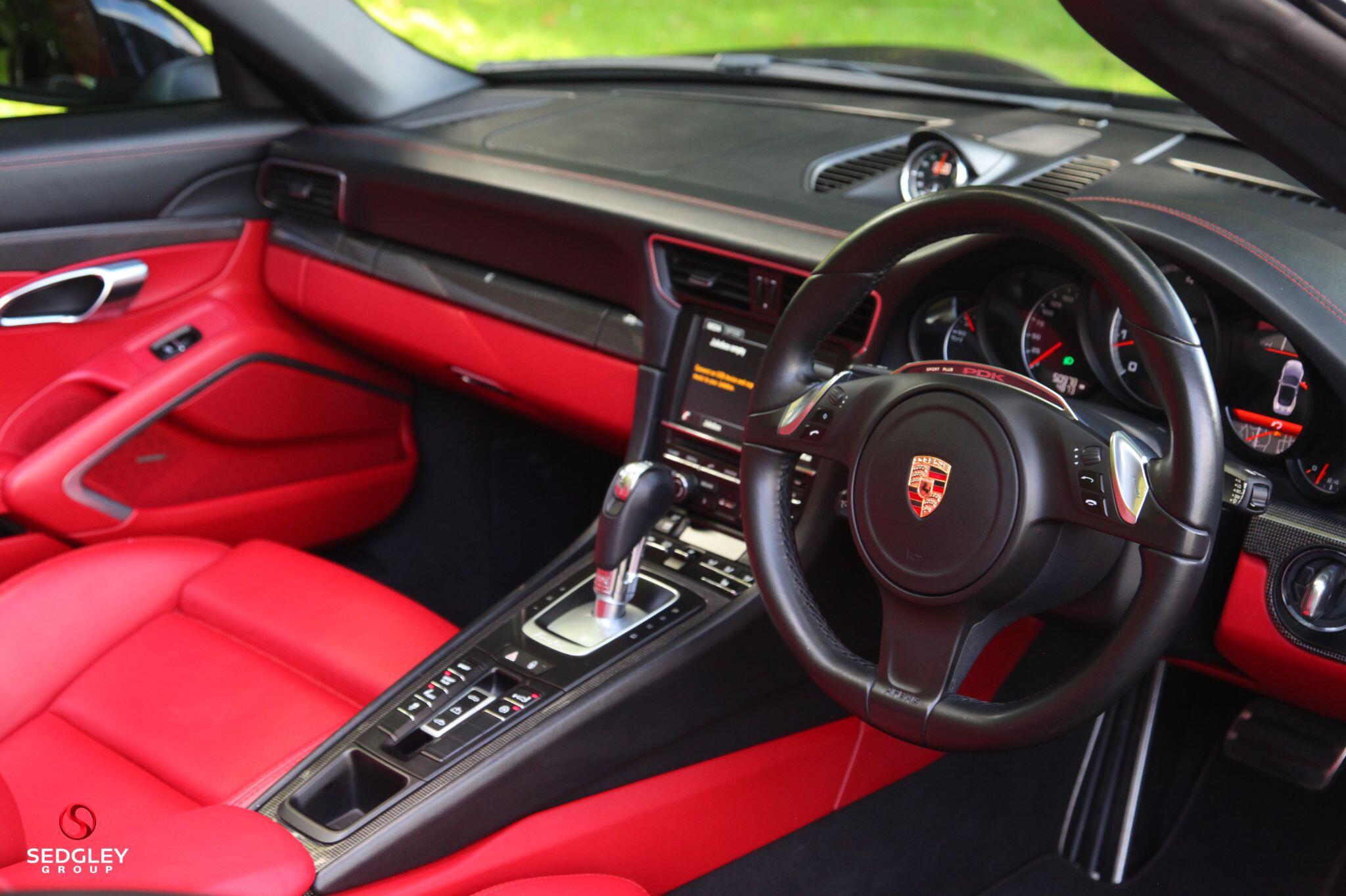 Porsche 911 view 16