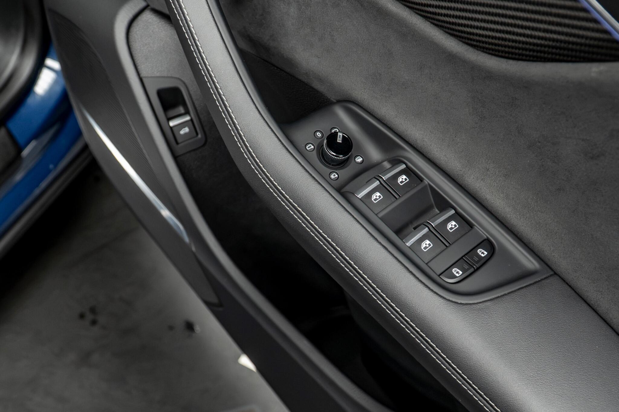 Audi SQ8 view 31