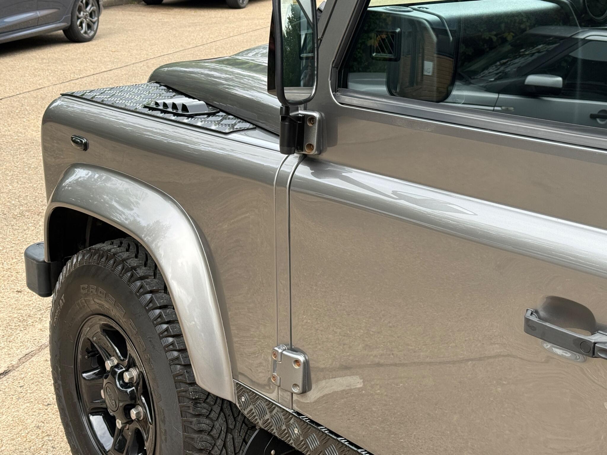 Land Rover Defender view 22